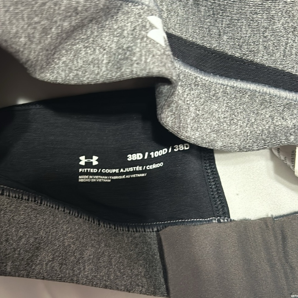 Women’s Under Armour sports bra - Picture 9 of 9